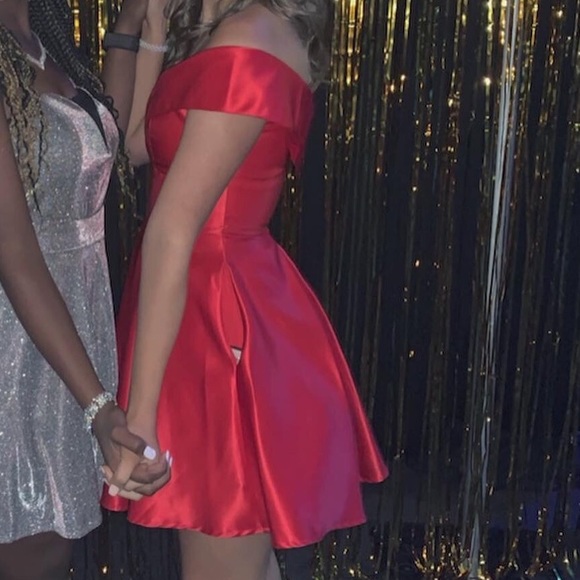 Red hoco dress - Picture 3 of 4